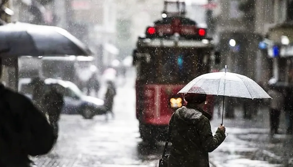 İstanbul ve Batı İllerine Kuvvetli Sağanak Uyarısı